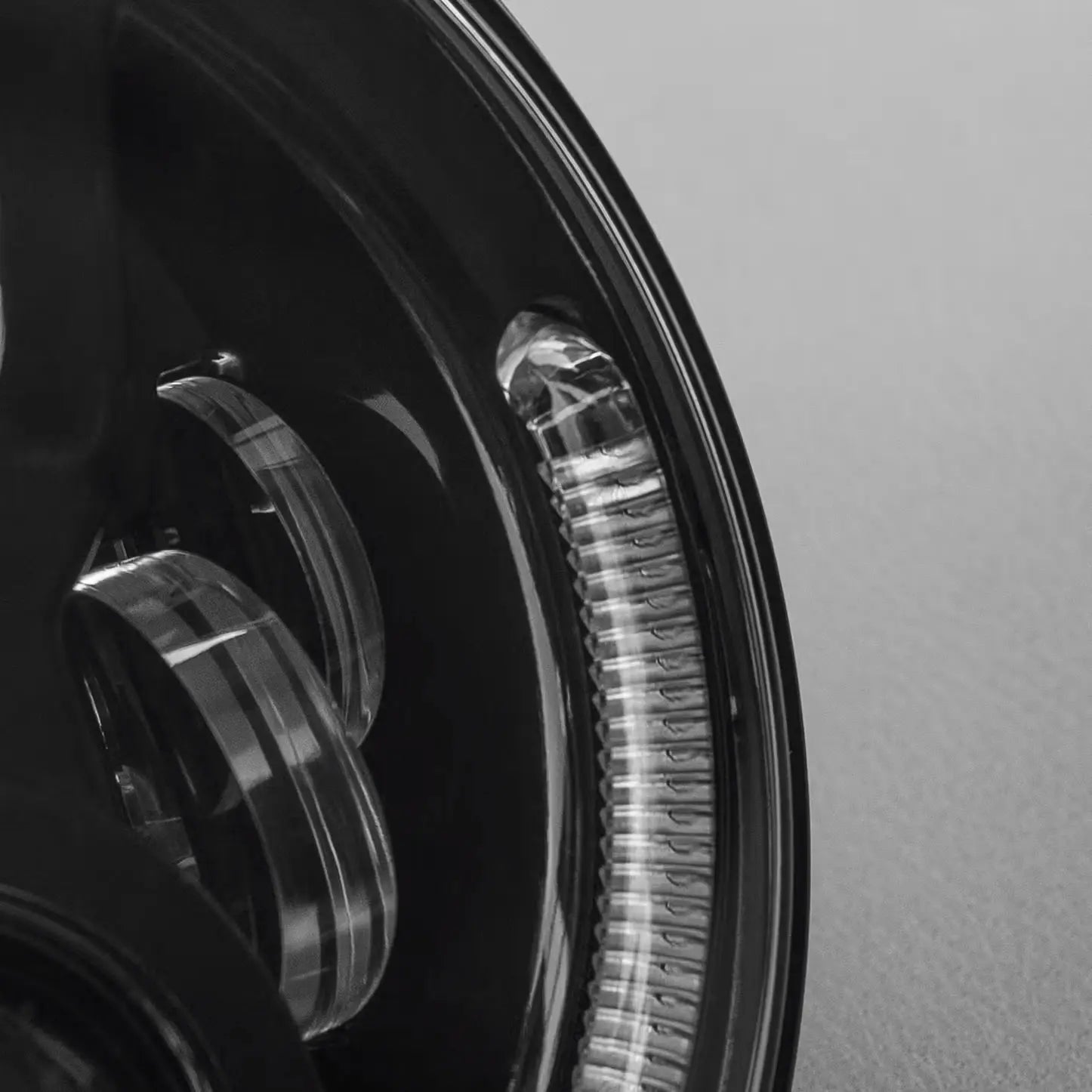 Stedi Carbon 7 Inch LED Headlight - Black (5700k)