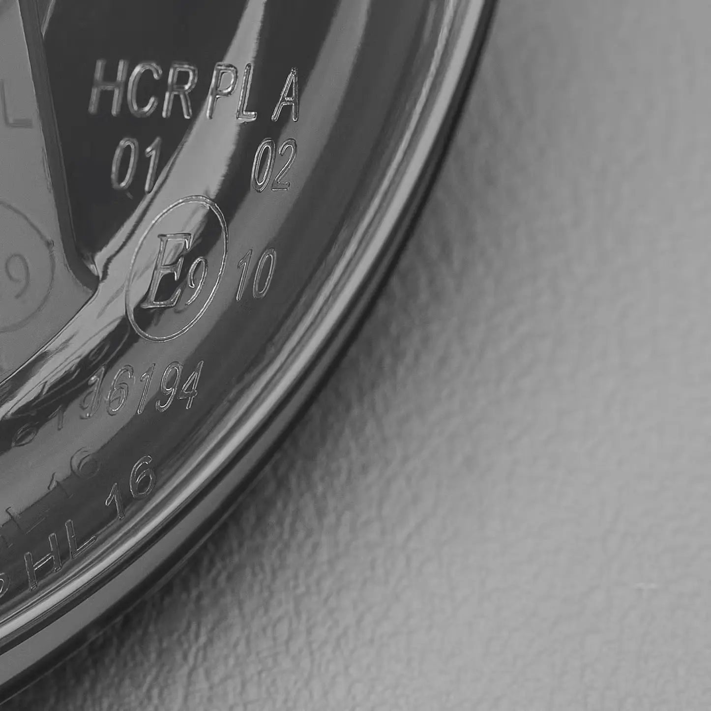 Stedi Carbon 7 Inch LED Headlight - Black (5700k)