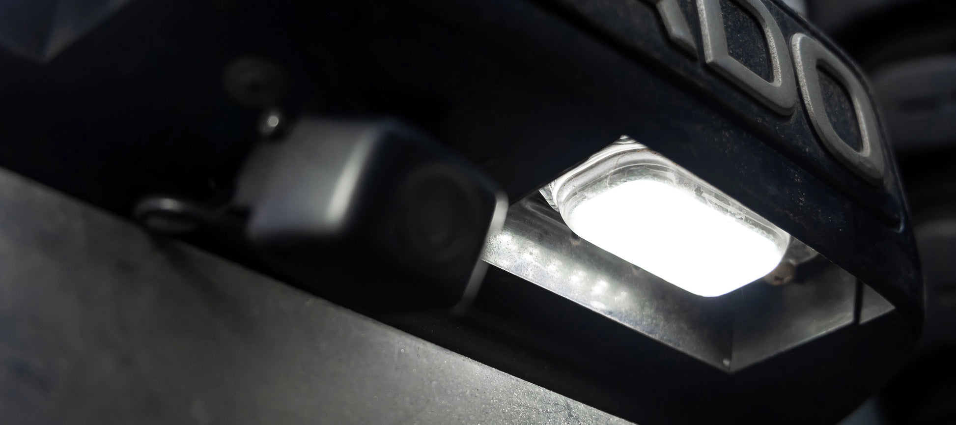 STEDI LED License Plate Light - Suits LandCruiser 70, 80 & 150 Series / FJ Cruiser (LEDCONV-TOY-781LCNS)