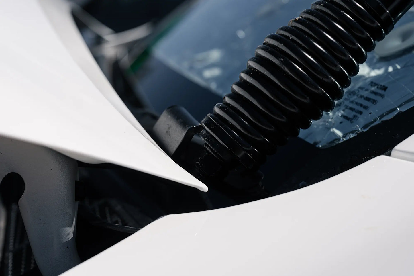 Toyota Hilux N80 (2015+) Heavy Duty UHF Communications Kit – GME XRS Connect 370C